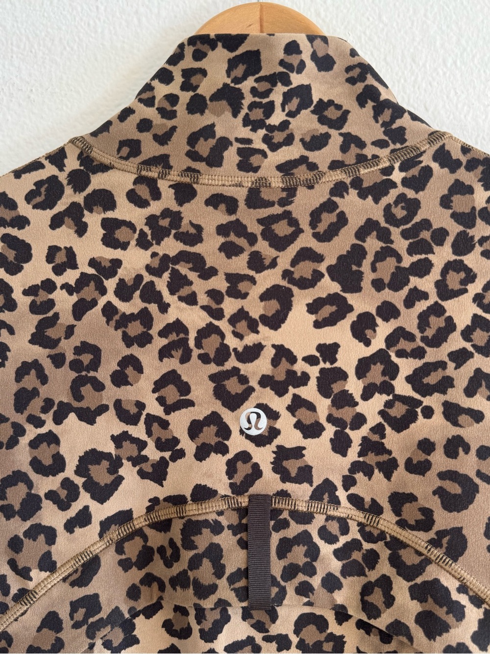 RARE Lululemon Define Cropped Jacket Nulu Leopard 🐆 - Picture 6 of 10